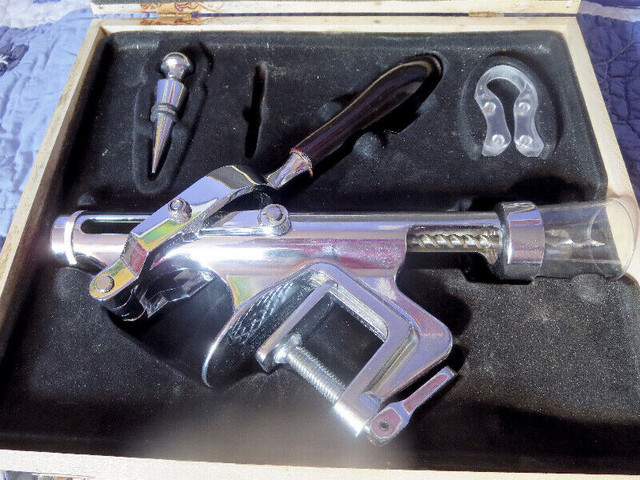 ►'Schwartzegger und Sohn' 5lb Chrome Wine Bar Corker◄ in Hobbies & Crafts in Lethbridge