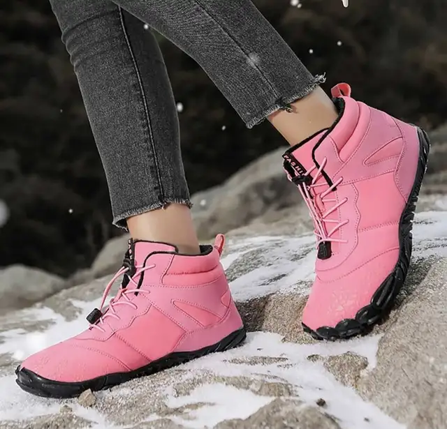 Women Walking Boots Waterproof, Size 9.5 in Men's Shoes in Mississauga / Peel Region - Image 4
