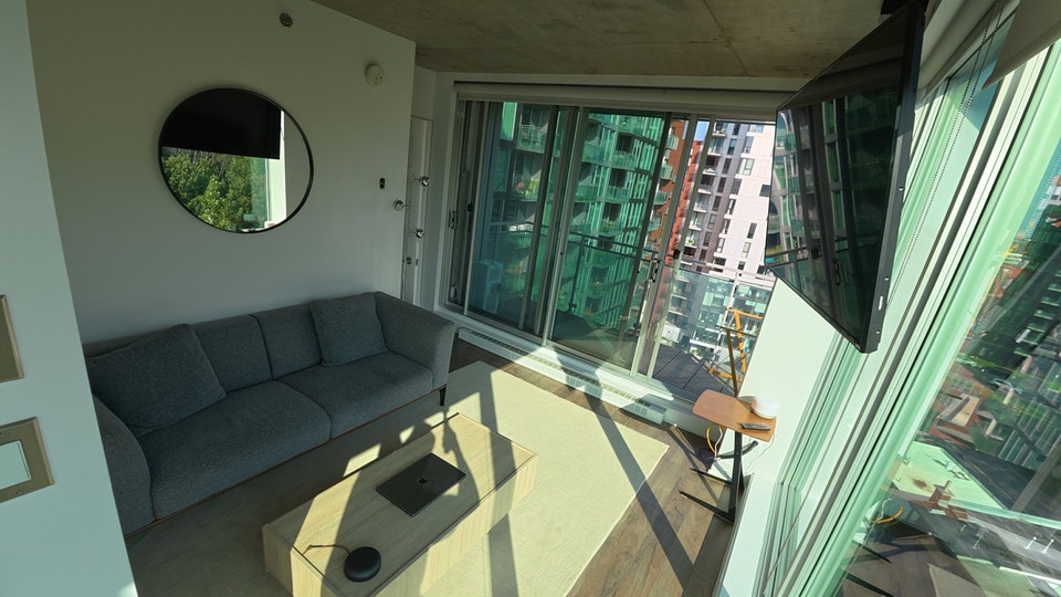 3 1/2 furnished condo in griffintown. amazing view 4