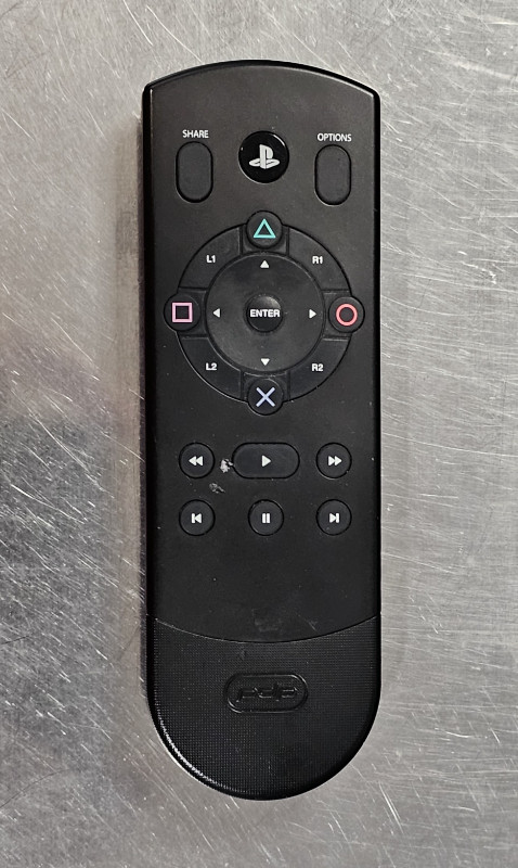 PS4/PS5 Simple Media Remote dans Sony PlayStation 4  à Laval/Rive Nord - Image 3
