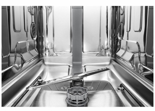 Brand new in box whirlpool dishwasher WDF518SAHW in Dishwashers in Oakville / Halton Region
