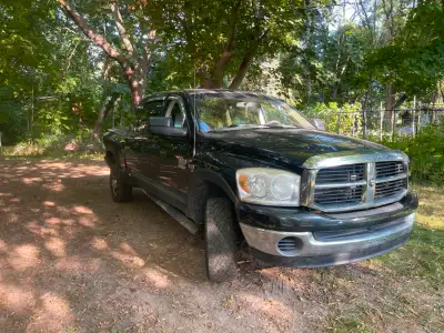 2007 RAM 2500 Drivable, engine and transmission are good. Sold as is. 190.000 km but you need to fix...