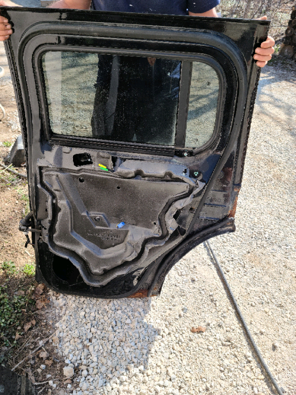 H3 HUMMER DOORS $125 each while they last! Room of H3 Parts! in Other Parts & Accessories in Owen Sound - Image 6