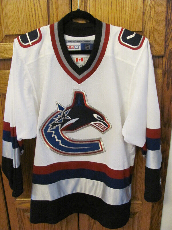 NHL Vancouver Canucks Jersey in Arts & Collectibles in Edmonton - Image 4