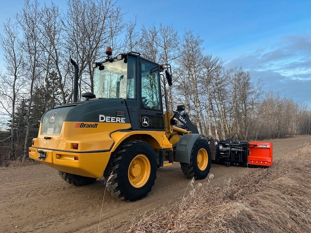 2014 John Deere 324J Articulating Wheel Loader in Heavy Equipment in St. Albert - Image 2