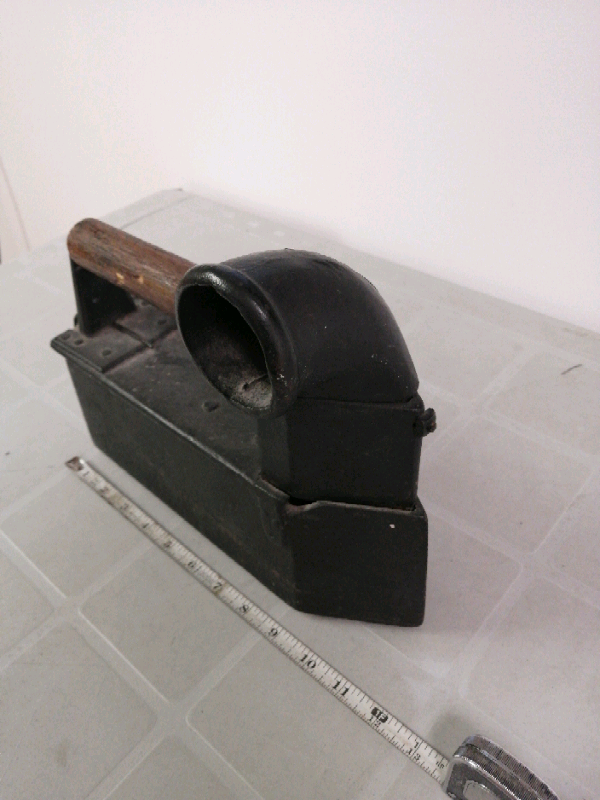 Antique Cast iron coal sad iron flat iron in Arts & Collectibles in London - Image 3