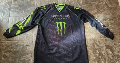 All jersey's are xxl but the black and white fits more like an xl 2 O'Neal MX Monster Energy Jersey'...