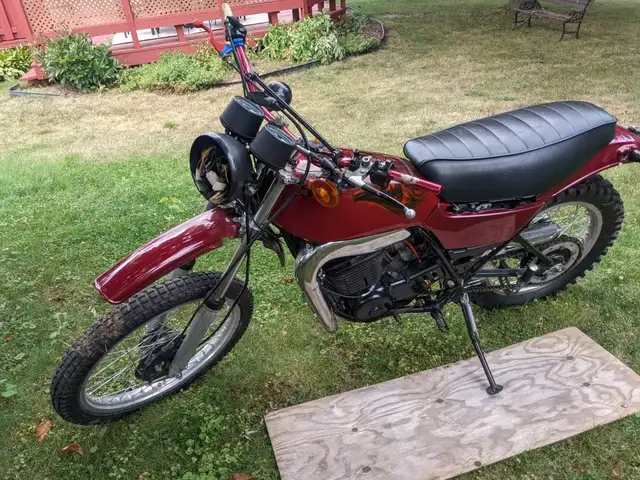 1977 Yamaha DT400 Motorcycle   PLEASE READ AD in Street, Cruisers & Choppers in Kitchener / Waterloo - Image 2