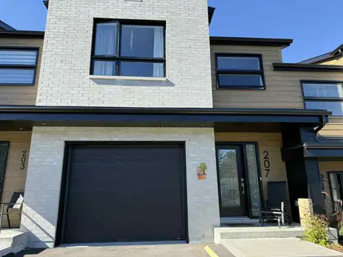 Magnifique maison de ville à Louer dans le tout nouveau quartier vert écologique; Le boisé de la riv...