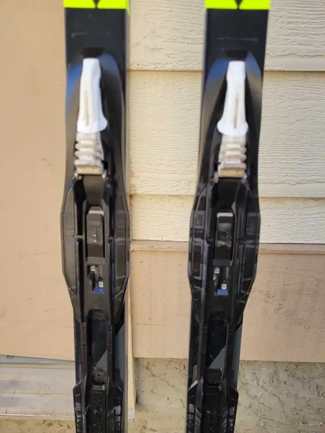 Fischer XC Twin Skin Sport 199cm Nordic ski with IFP bindings in Ski in Calgary - Image 4