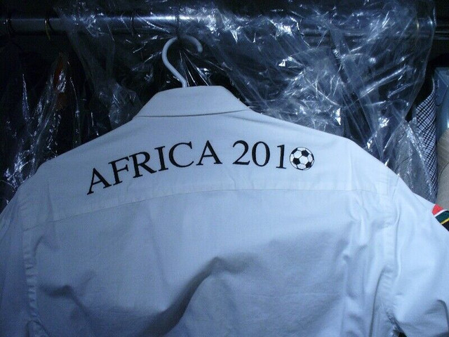 chemise mondial 2010 Africa dans Art et objets de collection  à Ville de Montréal - Image 4