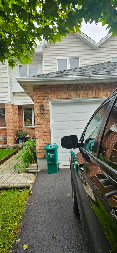 Good for Family of 3 or 4, located near the Via rail station in Fallowfield and Woodroffe.