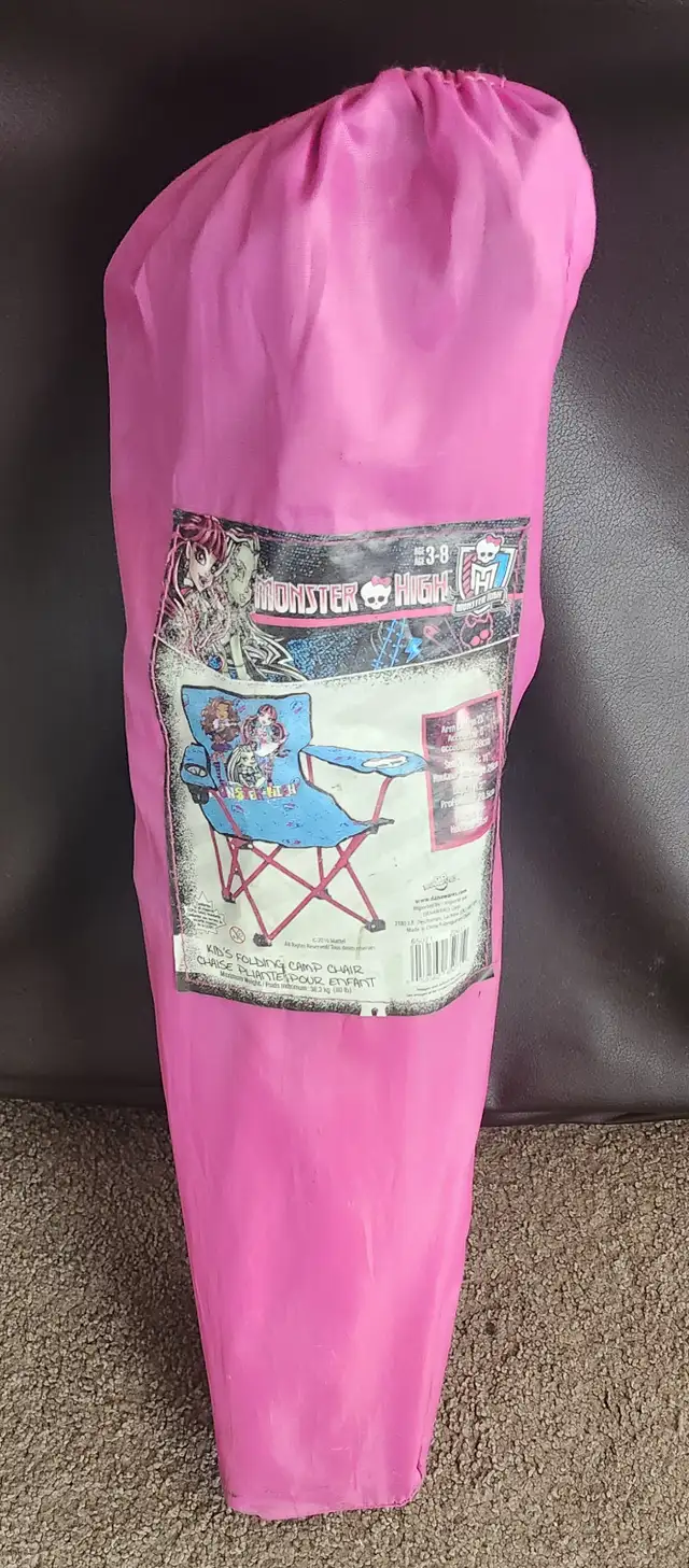 Like New Kids Monster High Folding Lawnchair with Storage Bag in Toys & Games in Calgary - Image 2