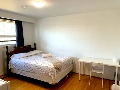 MASTER BEDROOM FOR RENT 6 MIN TO YYZ: MARTINGROVE
