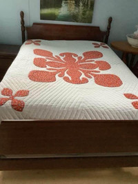 Vintage Double size appliquéd hand stitched quilt 87” x 72”.