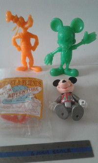 MICKEY MOUSE & GOOFY by MARX 1971 , EXTRAS 4 PIECES TOTAL