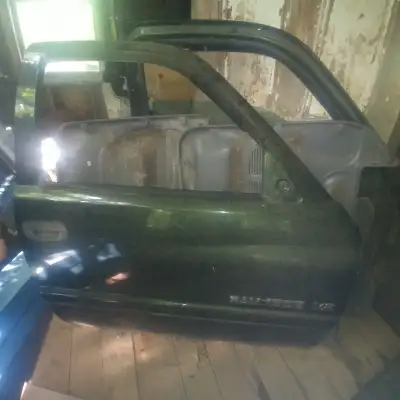 Dodge Ran 1500 Doors. roll up windows good condition but some rust at bottom - make an offer
