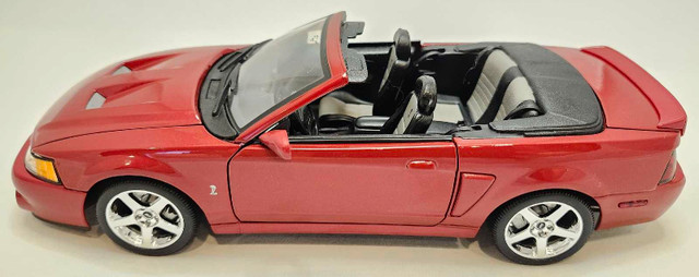 2003 Ford SVT Mustang Cobra Convertible Red 1:18 Diecast Rare in Arts & Collectibles in Kawartha Lakes - Image 4