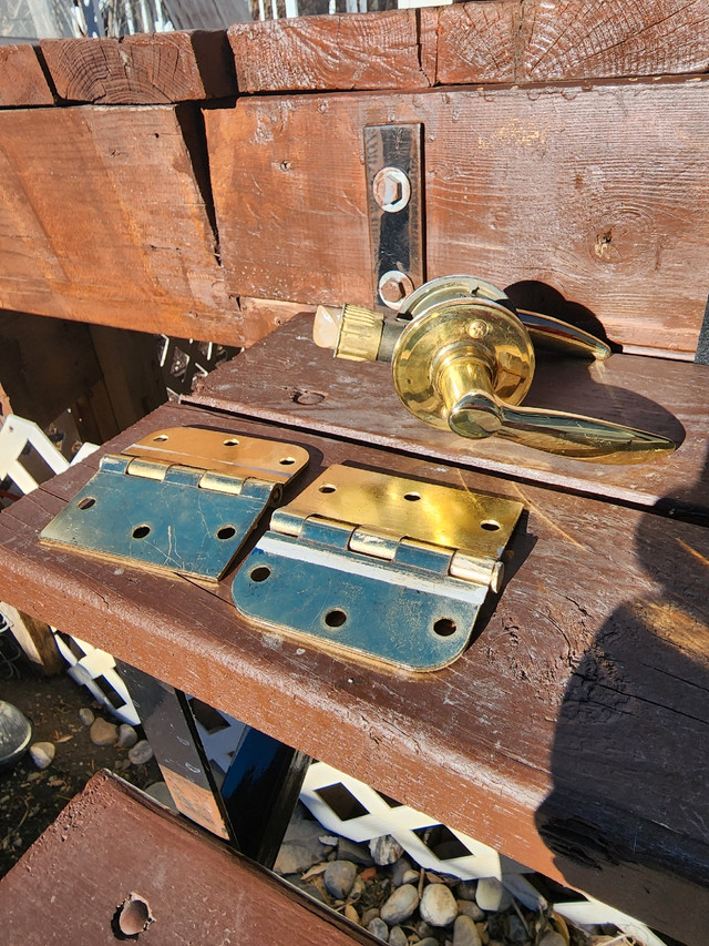 Lever Door Handle and Hinges - Brass in Hardware, Nails & Screws in Calgary - Image 2
