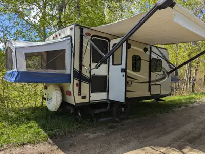 2018 Keystone Bullet Crossfire 1650EX – Ultra-Light Hybrid Camper – NO GST! Looking for a family cam...