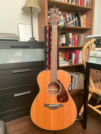 Yamaha FS700S guitar