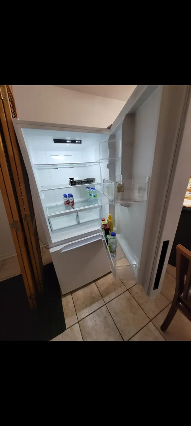 Réfrigérateur à vendre in Refrigerators in City of Montréal - Image 3