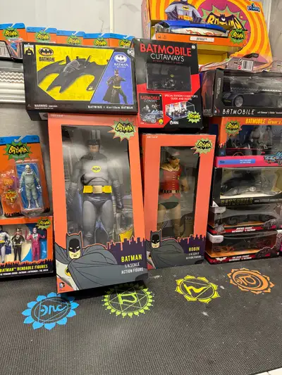 These two figures are huge! Definitely a must have for any classic Batman and robin collector or fan...
