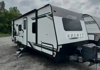 2020 Coachmen Northern Spirit 2145rbx Perfect couples coach. Sleeps 4 with dinette folding down. Wei...