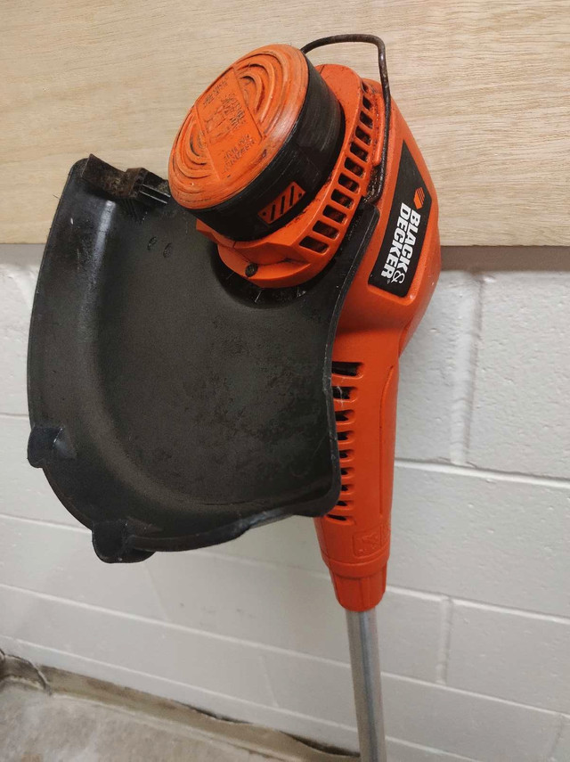 BLACK+DECKER Corded String Trimmer with Auto Feed, 4.4 Amp Motor in Other in Kawartha Lakes - Image 2