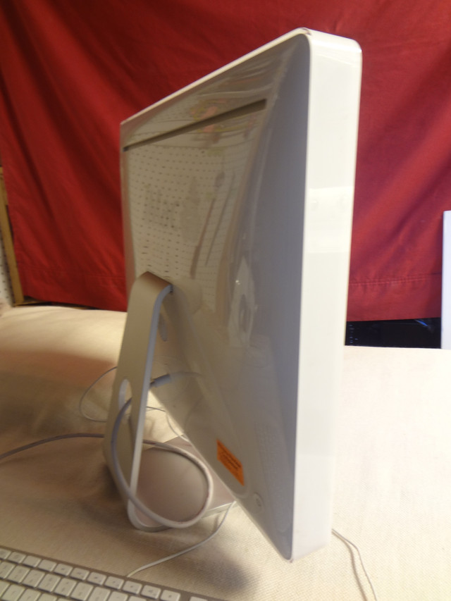 Apple iMac 579C-A1115 in Desktop Computers in Calgary - Image 3