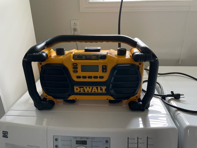 Dewalt workshop radio in Power Tools in Barrie - Image 4