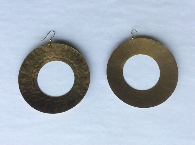 3" Silver-toned Metal Disc Earrings in Jewellery & Watches in Winnipeg - Image 2
