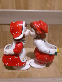 Ceramic Kissing Dutch Boy & Girl Wall Planters/Figurines