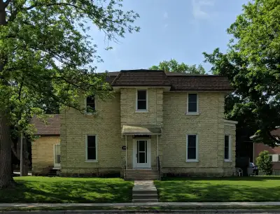 First floor apartment for rent available April 1. Kitchen, bath, 1 bedroom with built in wardrobe, l...