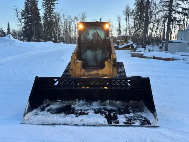 Commercial Snow Removal & Sanding569705116573388804