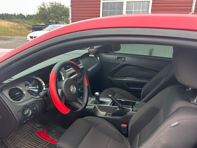 2012 ford mustang  in Cars & Trucks in New Glasgow - Image 4