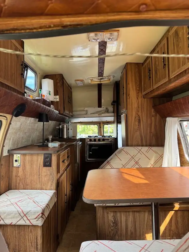 1981 Dodge RAM B350 Royal Okanagon Camper Van in Travel Trailers & Campers in Comox / Courtenay / Cumberland - Image 11