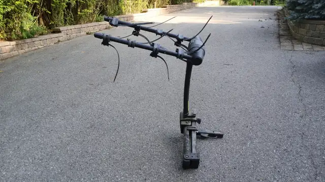 4-Bike Thule Trailer Hitch Bike Rack in Other in Markham / York Region - Image 2