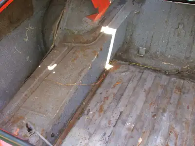 351- Cleveland 2V, 9inch rear, parchment (off white) bench seat interior, PS,PB, AC. rebuilt engine...