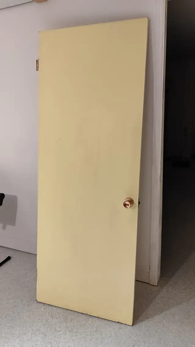 Deux (2) portes d'intérieur en lauan in Windows, Doors & Trim in City of Montréal - Image 2