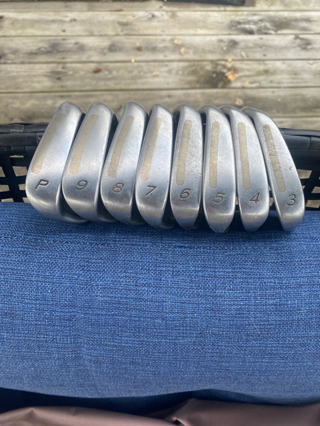 Taylor made T320 irons set (3-pw) in Golf in Oshawa / Durham Region - Image 4
