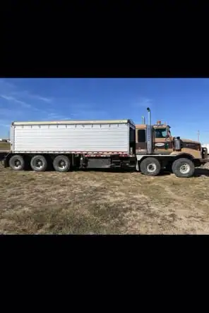 REDUCED FOR SALE – 2005 Western Star with Detroit Series 60 ✔️ Damaged Crane included – apart & read...