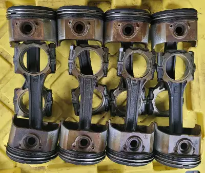 Selling these set of rods and pistons for Pontiac 400. These are standard size and stock rods. Picku...