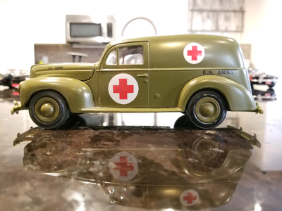 1940 Ford Sedan Delivery US Army Ambulance No Box ERTL American Muscle Exoto Motorbox Hot Wheels Eli...