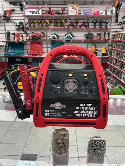 Batterie portative d’urgence pour voiture de marque MotoMaster Puissance de 700 Ampères Sortie 12 vo...