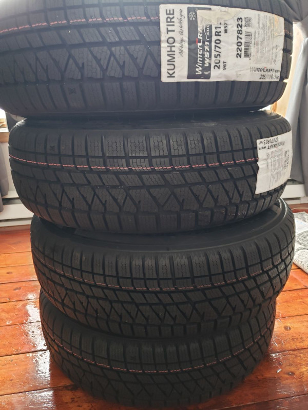 100% NEUFS Pneus Jantes Hiver Kumho Wintercraft WS71 205/70R15 dans Pneus et jantes  à Ville de Montréal - Image 2