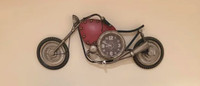 Moto murale avec horloge intégrée
