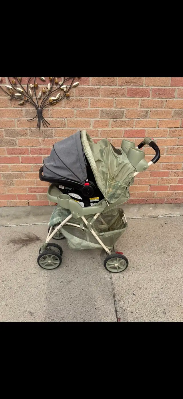 Stroller With Attachable Baby Seat in Multi-item in Mississauga / Peel Region - Image 5