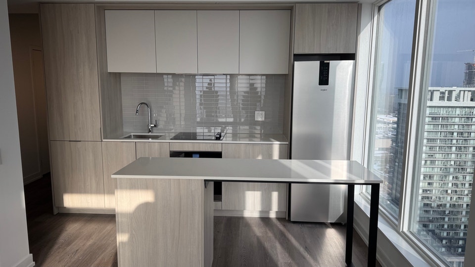 2Bed 2 bath Condo near Square one 2