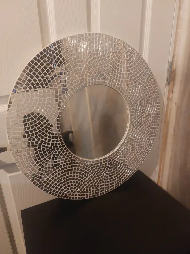 Decorative Round Mirror in Home Décor & Accents in Edmonton - Image 3